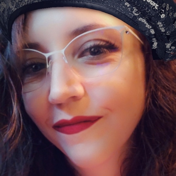 Meet your Posher, Katie - Picture 2 of 2